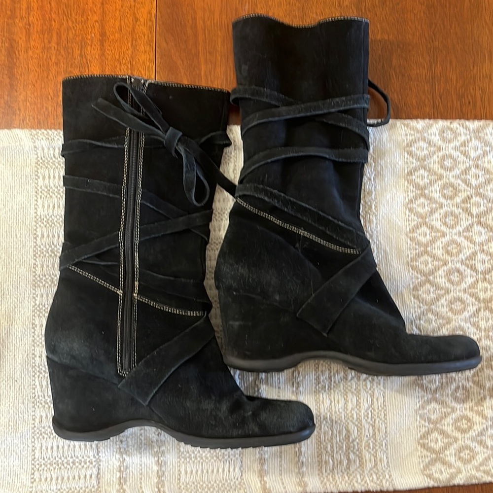 Black Suede Wedge Boot🖤 by Me Too Size 8 1/2 Tie straps Zip Closure